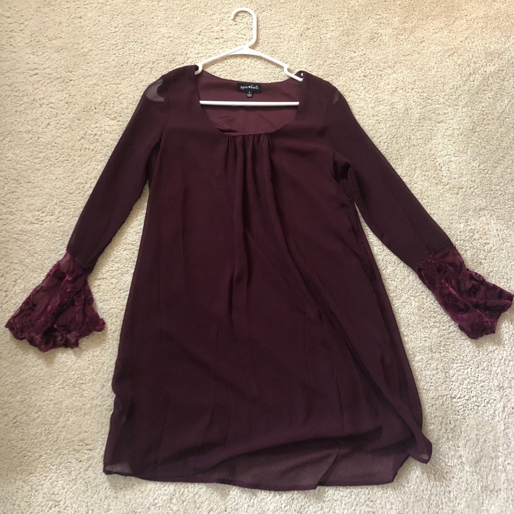 PRETTY LONG SLEEVE MAROON DRESS